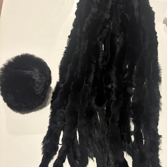 Black fur scarf & earmuff set - Picture 4 of 5